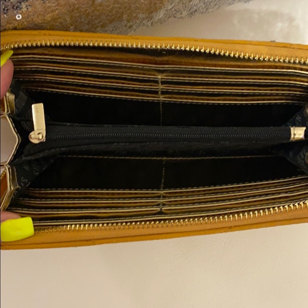 Wallet - Picture 4 of 4